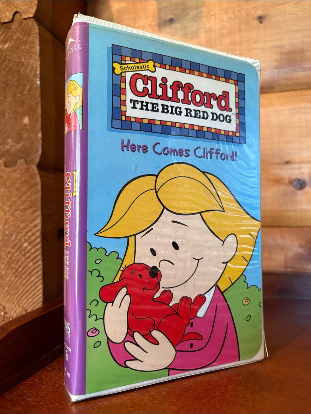 2001 Clifford the Big Red Dog titled Here Comes Clifford! Artisan & Scholastic